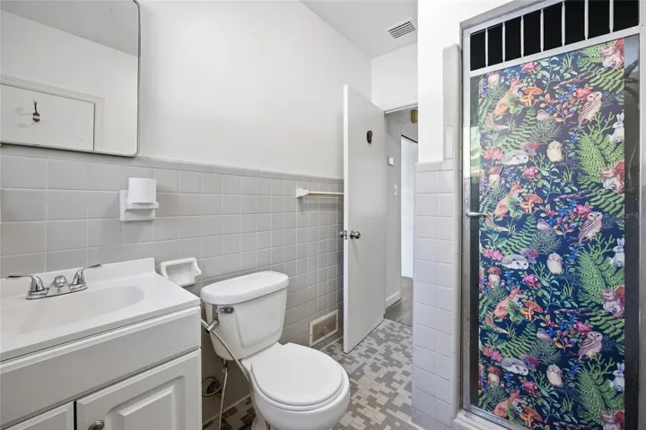 2nd Bathroom
