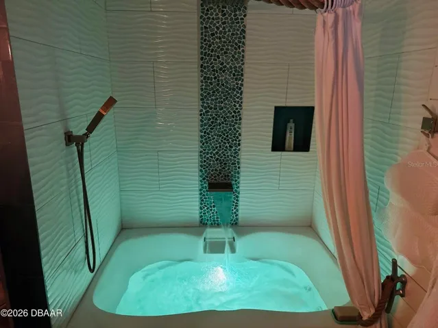 3rd floor master jet tub lights off