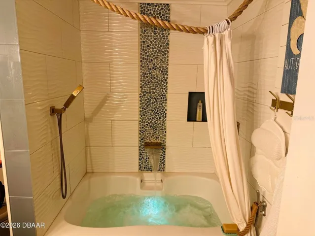 3rd floor master jet tub lights on