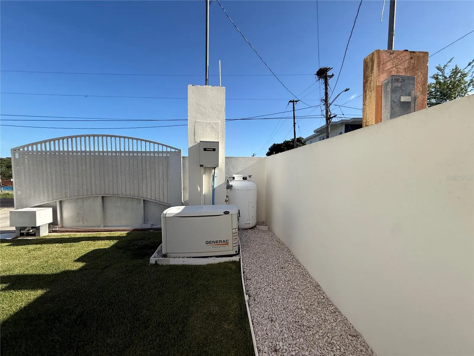 Gas Generator with Automatic Switch Included