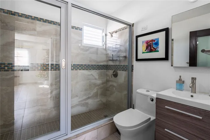 Second Unit ( Second Level ) Full Bathroom