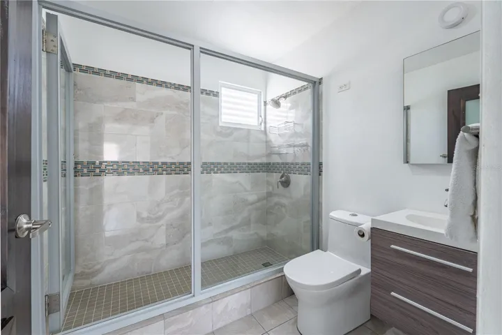 Second Unit ( Second Level ) Full Bathroom