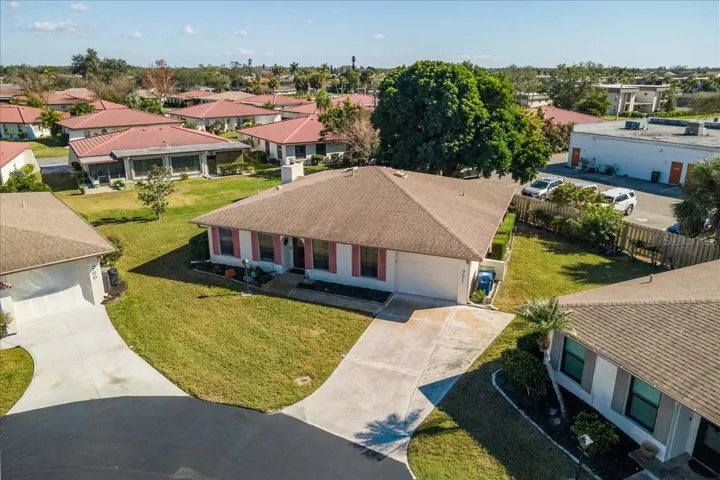 Vivienda West detached villa home on quiet cul-de-sac