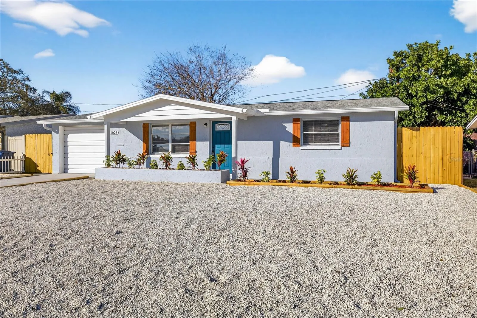 MAINTENANCE-FREE FRONT YARD