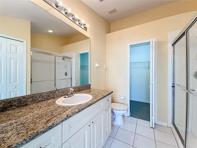 Primary en-suite