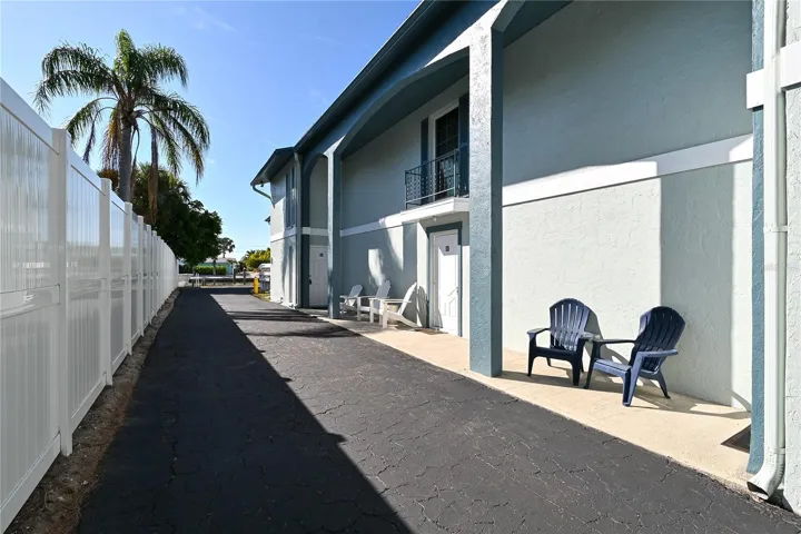 Welcome home to unit D2 in Townhouses by the Cay