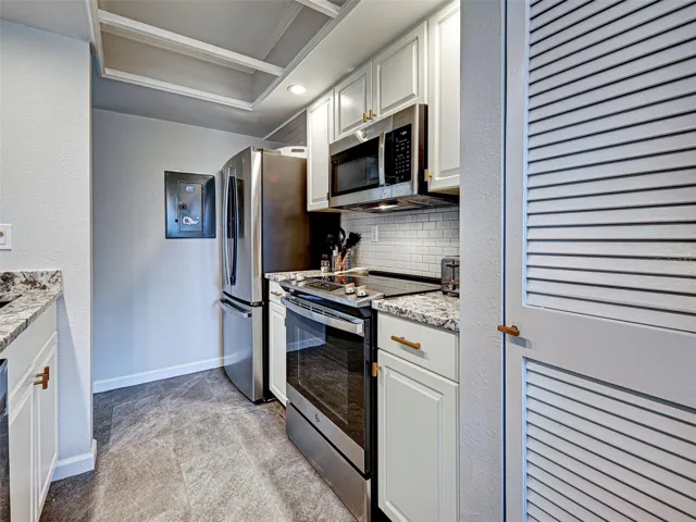 kitchen w pantry