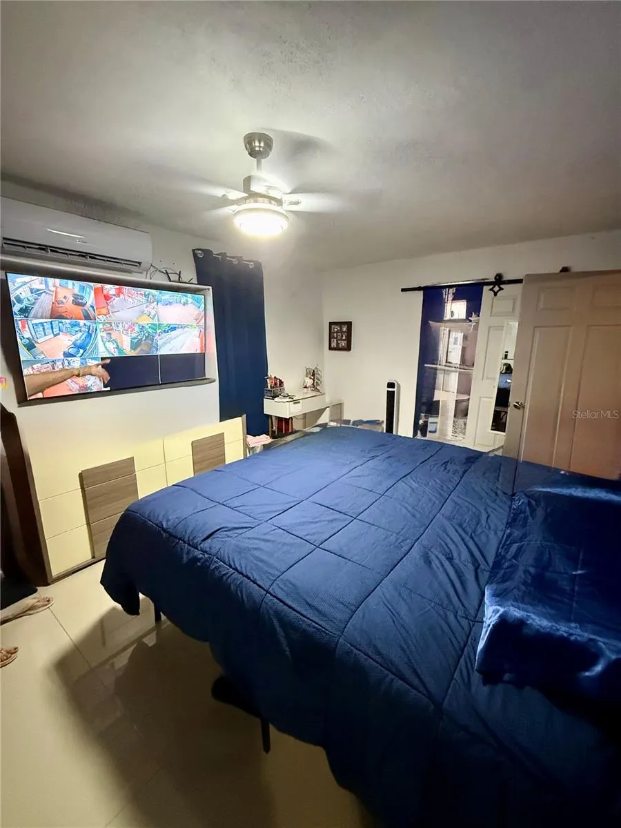 Master bed apt 1