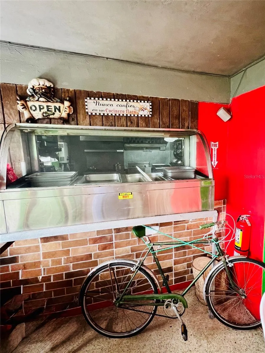 Restaurant pickup area