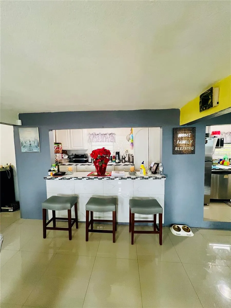 Kitchen bar apt 1