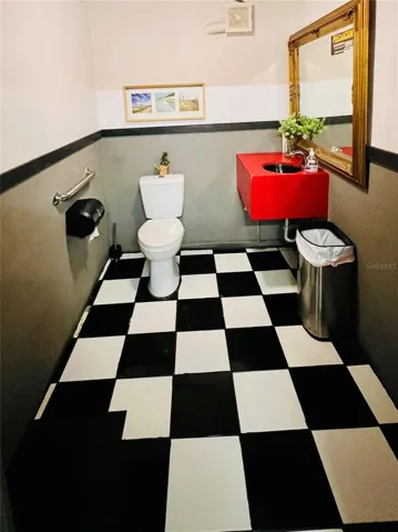 Ladies bathroom restaurant