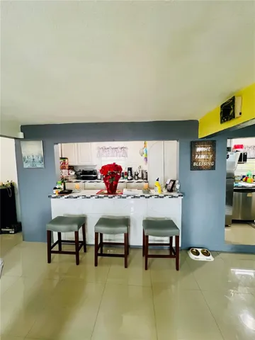 Kitchen bar apt 1
