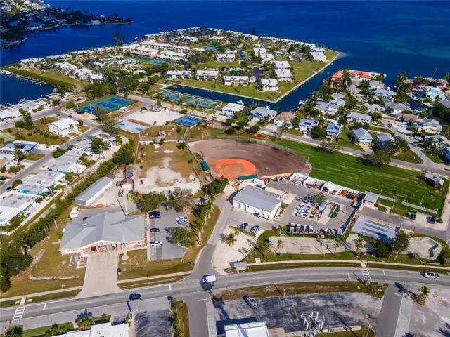 Holmes Beach Amenities
