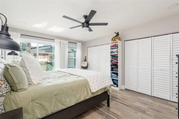 Main Bedroom dual closet, ceiling fan, en suite