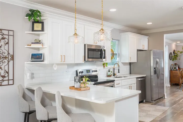 Eat-in breakfast bar