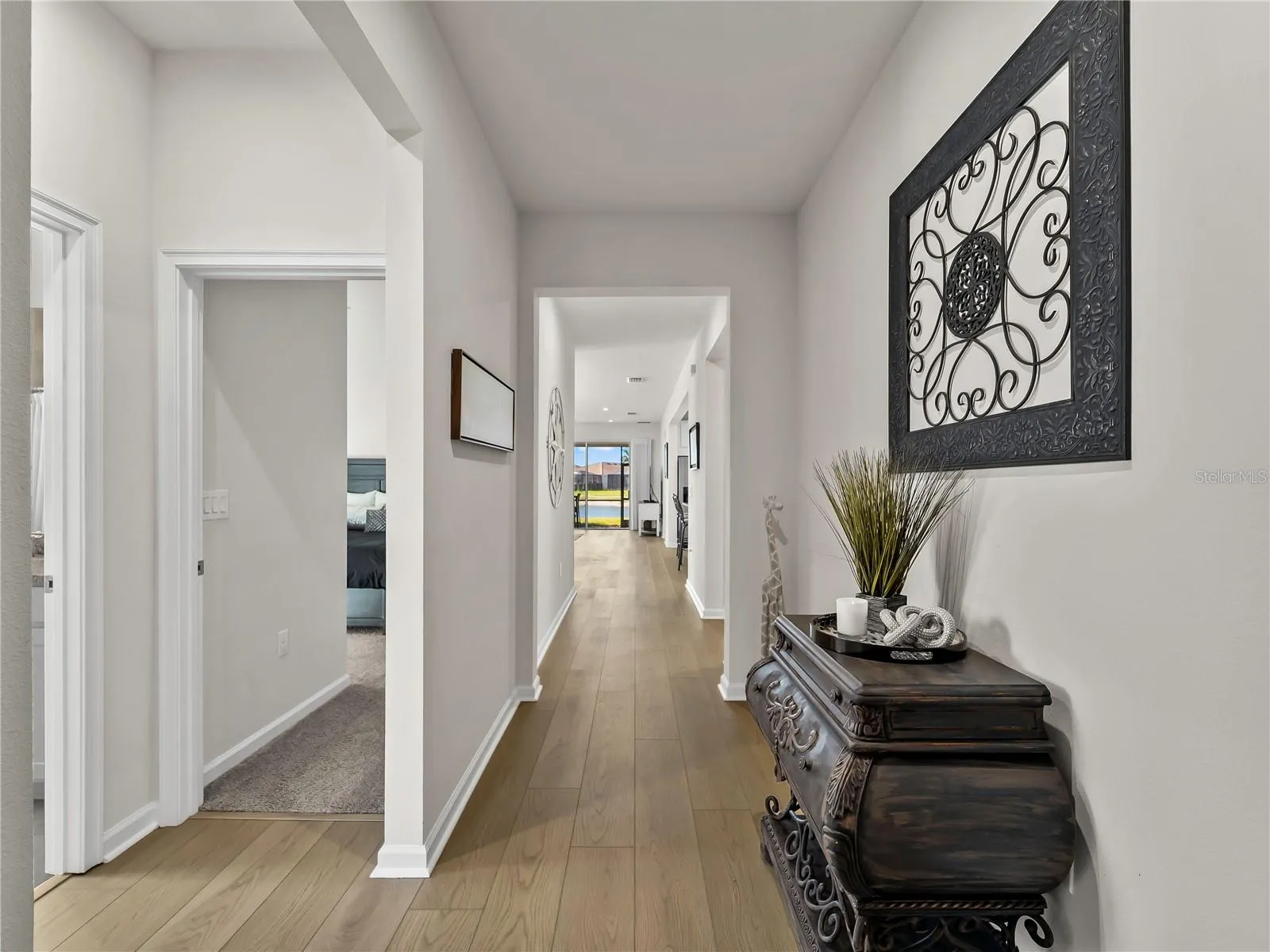 Foyer/Front Entrance