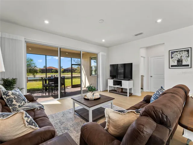 Living Room/Lanai