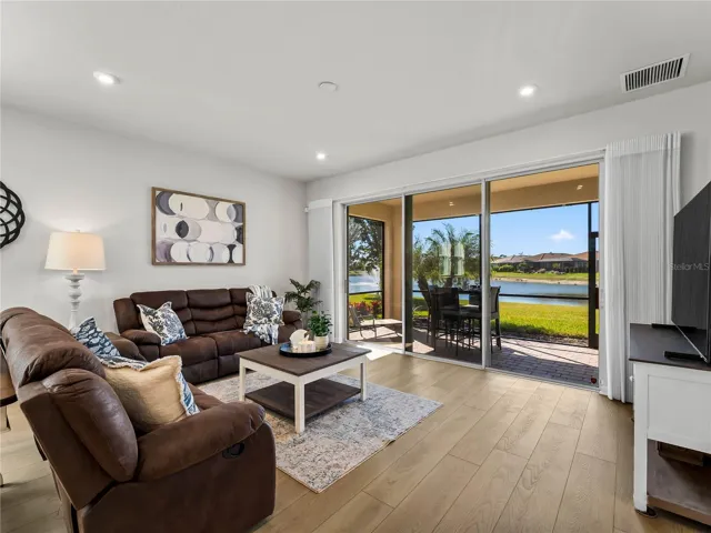 Living Room/Lanai