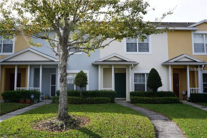 2/2.5 townhome in gated Williams Crossing community.
