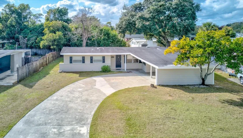 Front view of home.