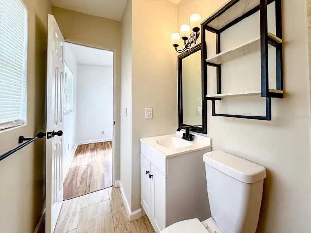 Primary en suite bathroom.