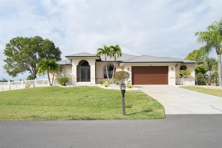 Entrance with screened entry way