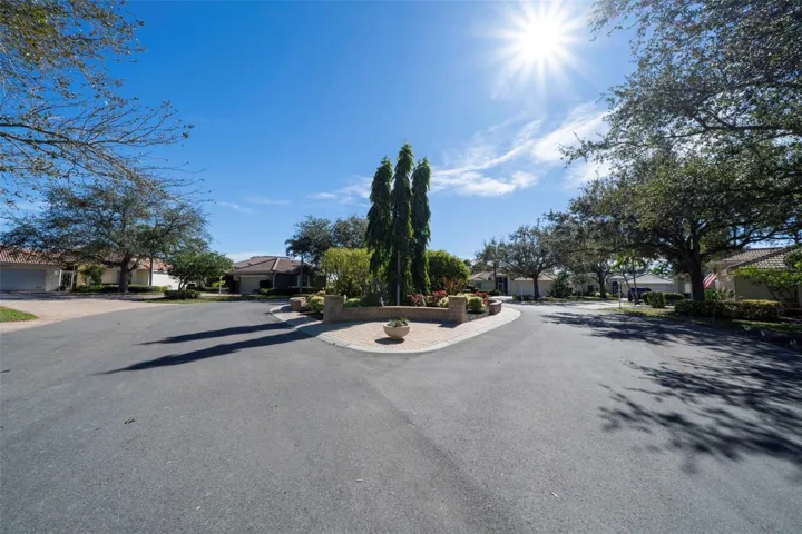 Unique center island in Pelican Way association. Beautiful meeting place or social gatherings.