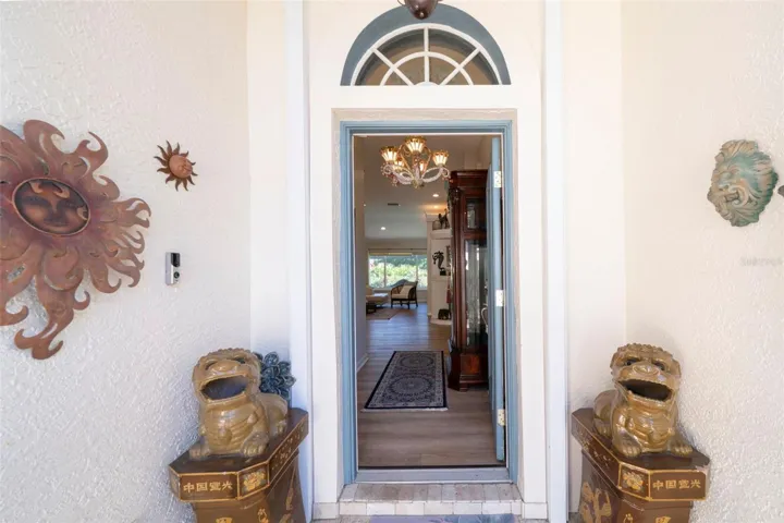 Beautiful entrance into the hallway.
