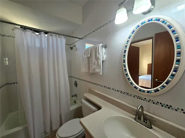 Secondary and guest´s bathroom.