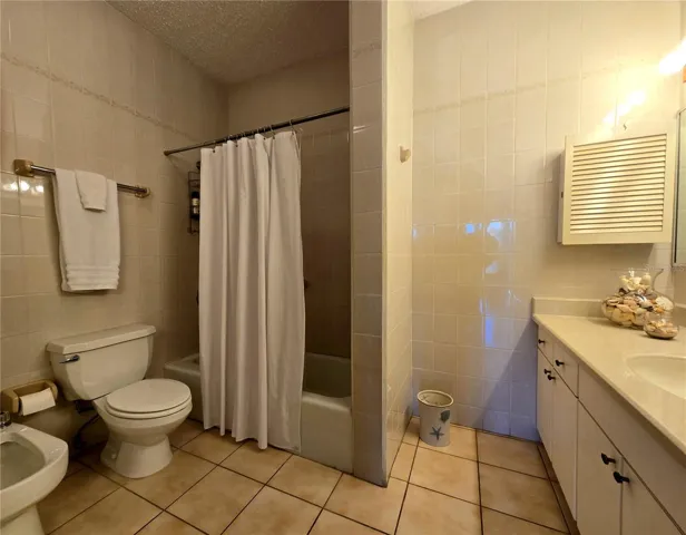 Primary bedroom´s bathroom.