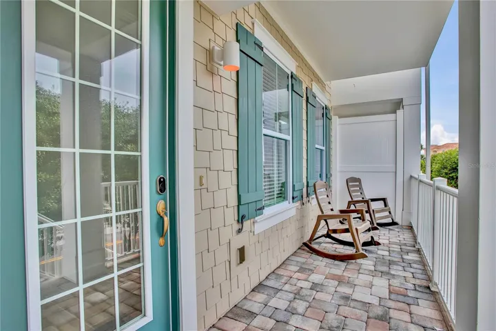 Front porch/Front door
