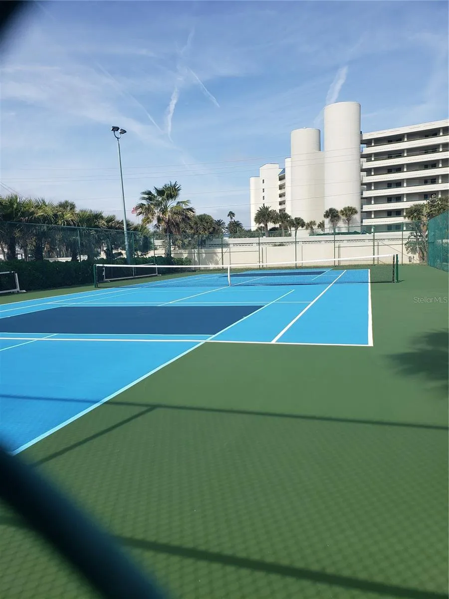 TENNIS/PICKLE BALL COURT