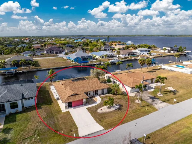 Perfect waterfront location in Gulf Cove