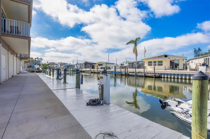 Dock