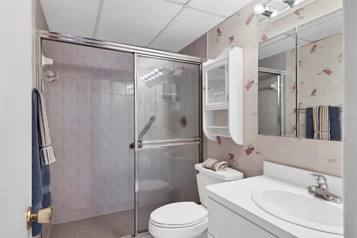 Bathroom/Walk-in Shower