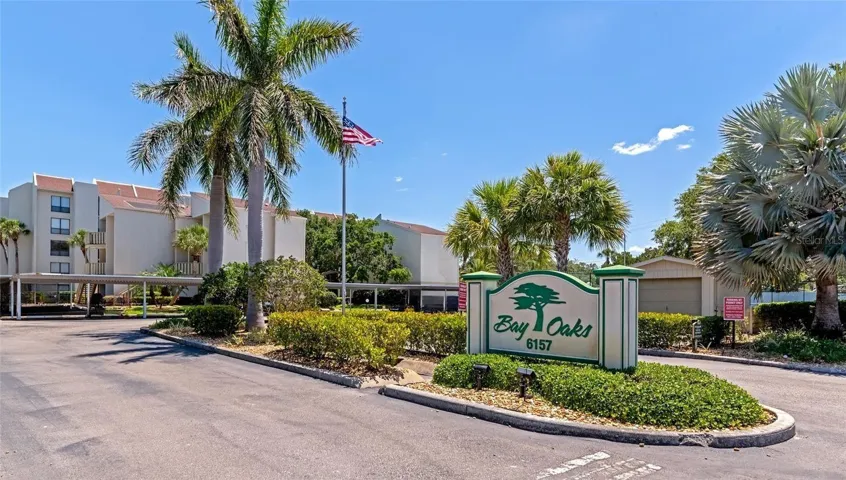 Bay Oaks Entrance