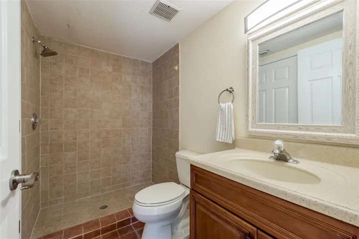 Upstairs Bathroom 4