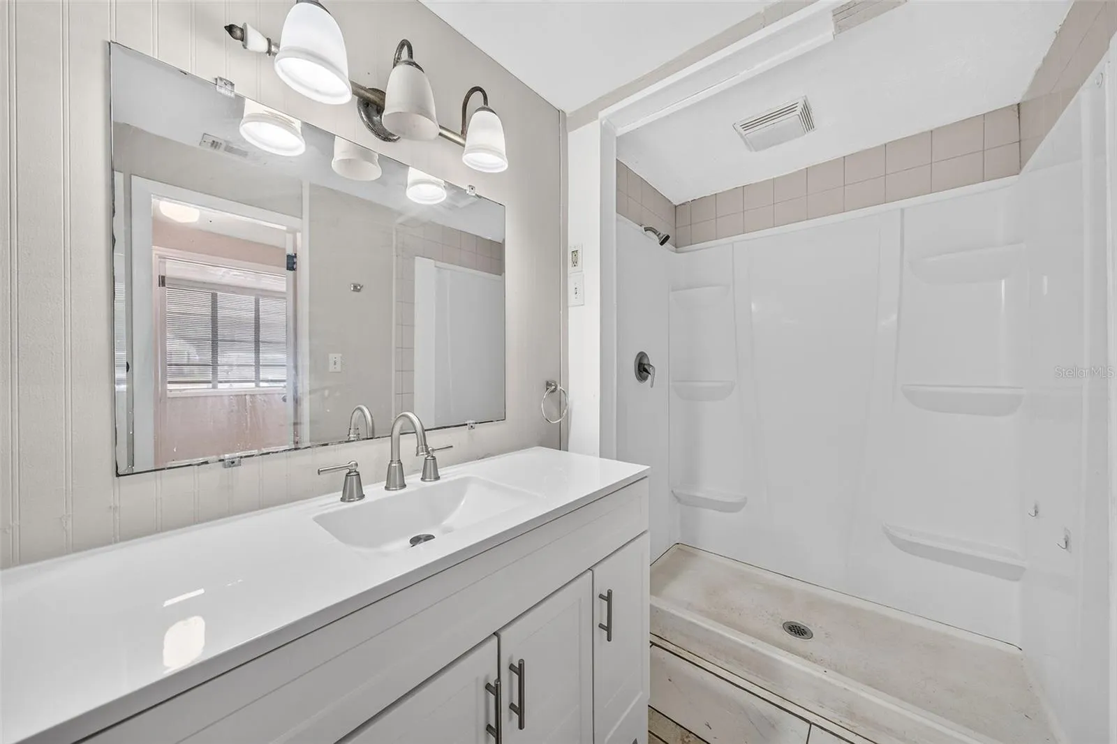 Unit 708 Bathroom