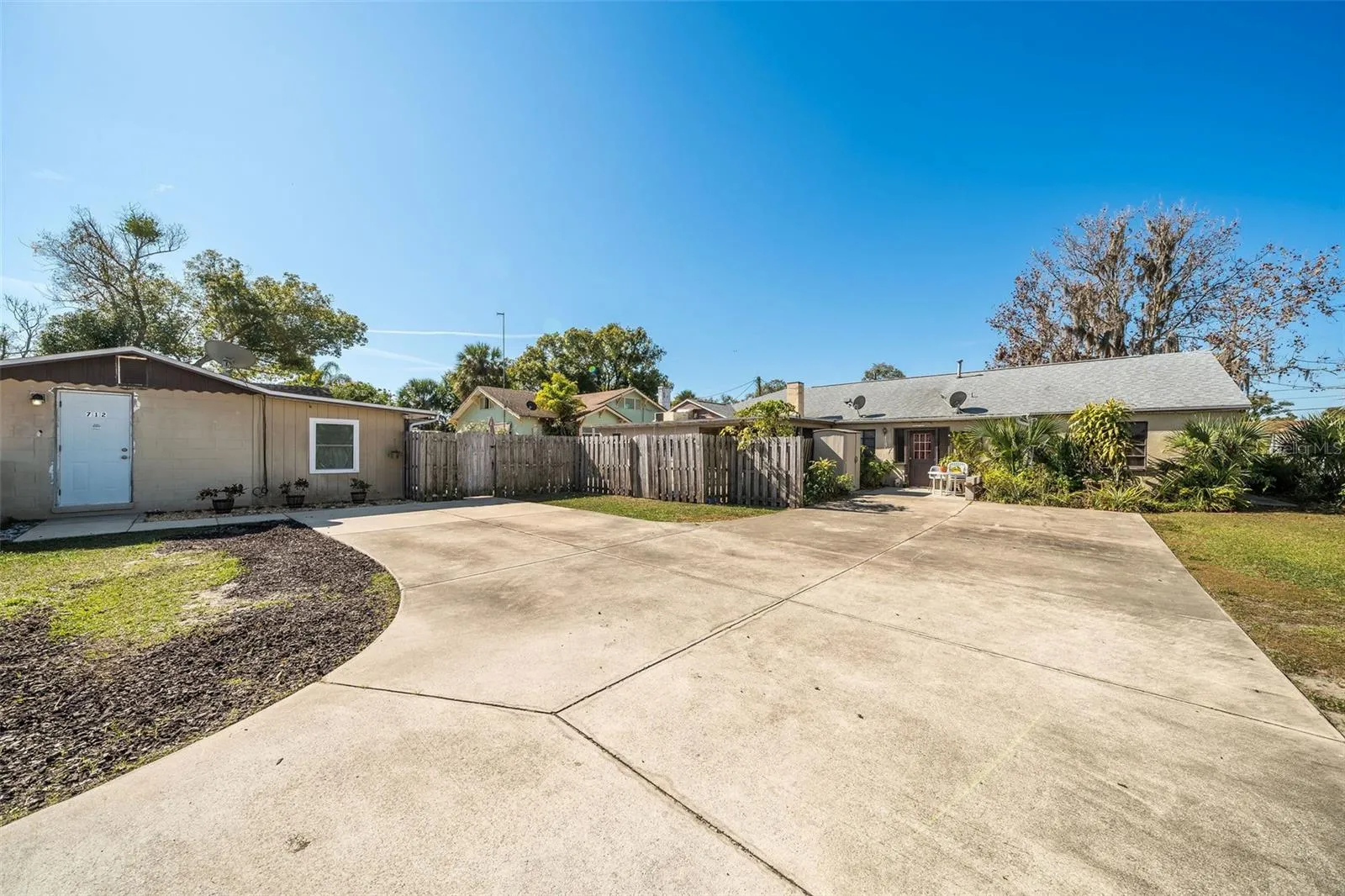Rear Parking/Driveway