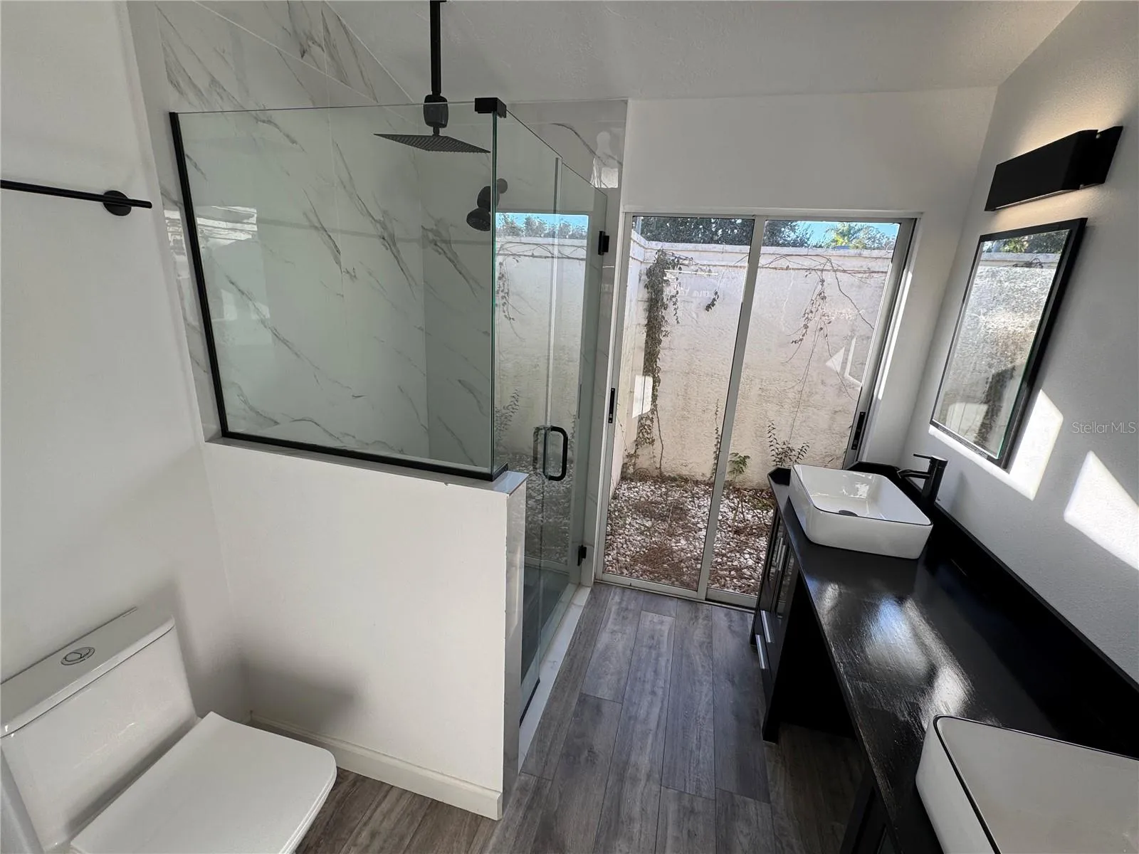 Master bath with Rainshower