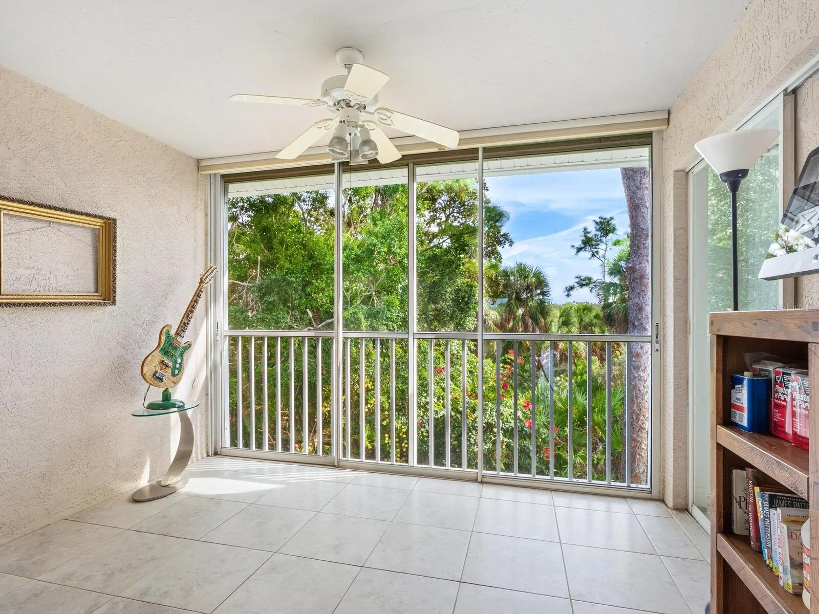 Den/office/enclosed lanai for full time use
