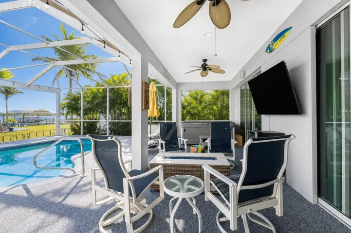 Expansive 32" wide open Lanai.