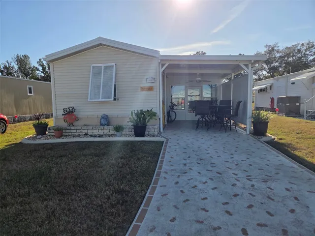driveway/lanai