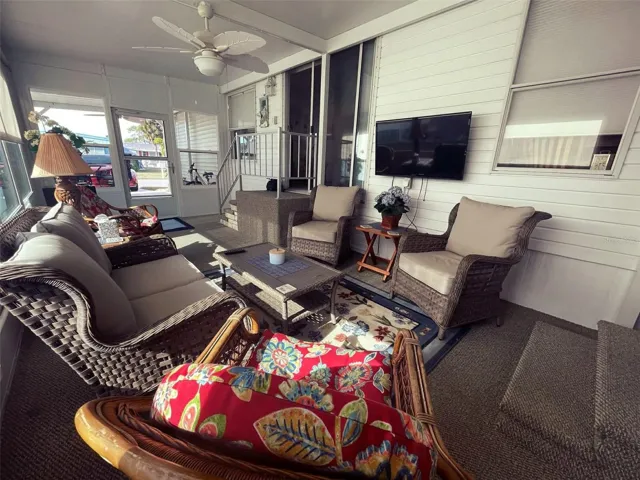 LARGE LANAI
