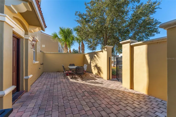 Front Courtyard/Front Porch