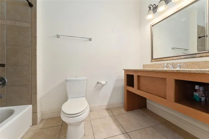 Bath#3, Second floor