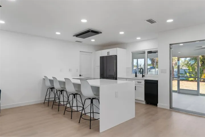 Kitchen and breakfast bar for added seating