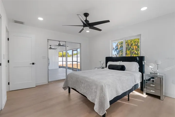 Master bedroom with private access to the lanai