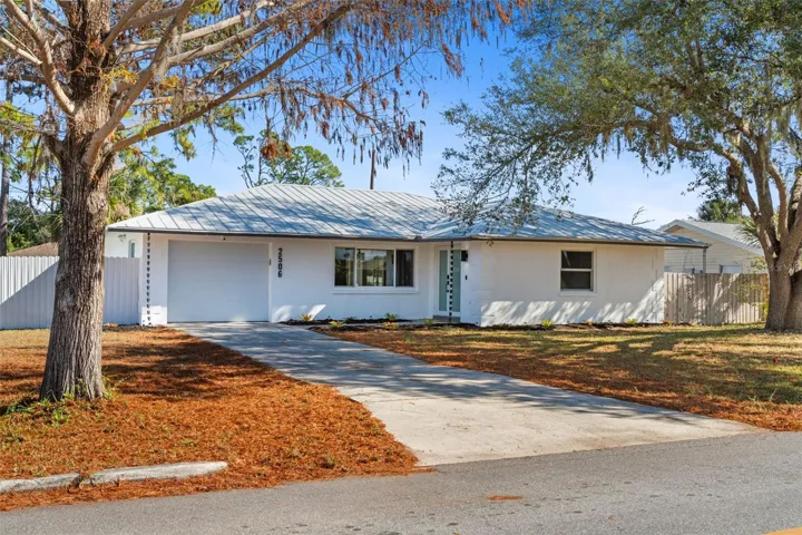 Welcome to 2506 Lakeshore Cir