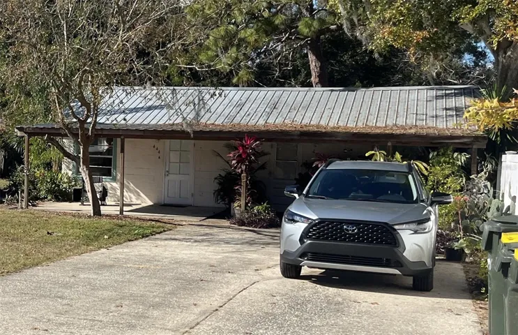 Duplex facing 2nd St